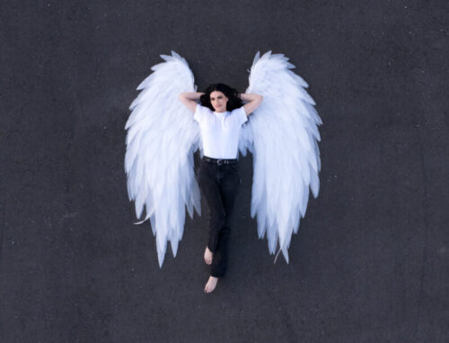 Dagli anni ’90 al 2026: Laura Pausini reinterpreta Raf